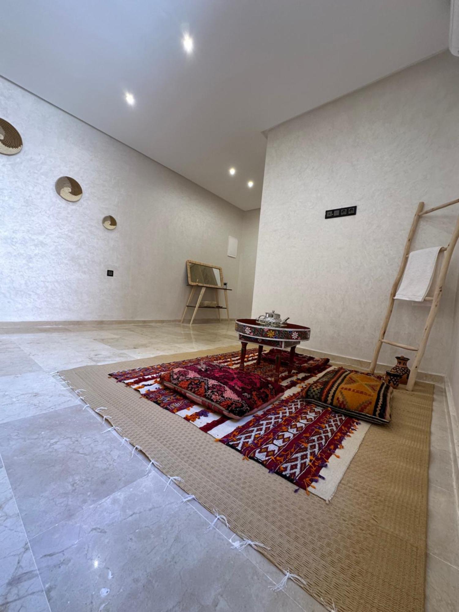 Brand New Modern 2 Bedroom With Swimming Pool, Netflix & Iptv Appartamento