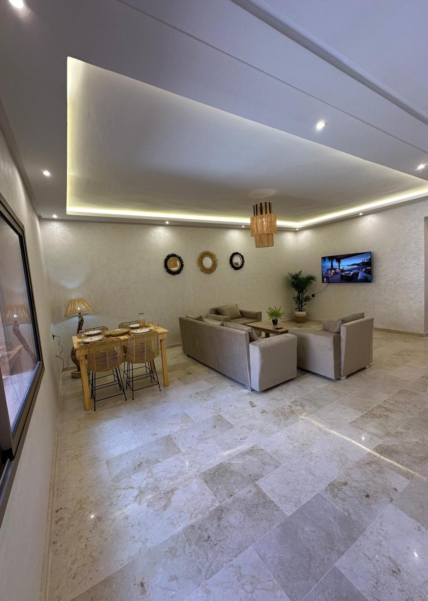 Brand New Modern 2 Bedroom With Swimming Pool, Netflix & Iptv Appartamento